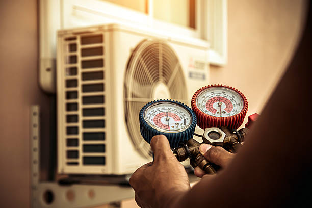 Professional Hvac technician working in Atalissa, IA